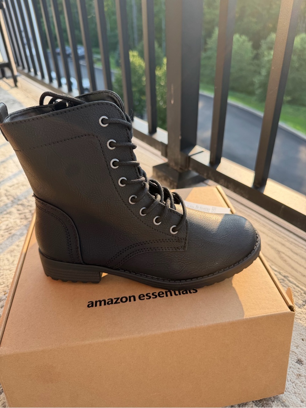 Amazon Essentials Women's Black Lace-Up Ankle Combat Boots